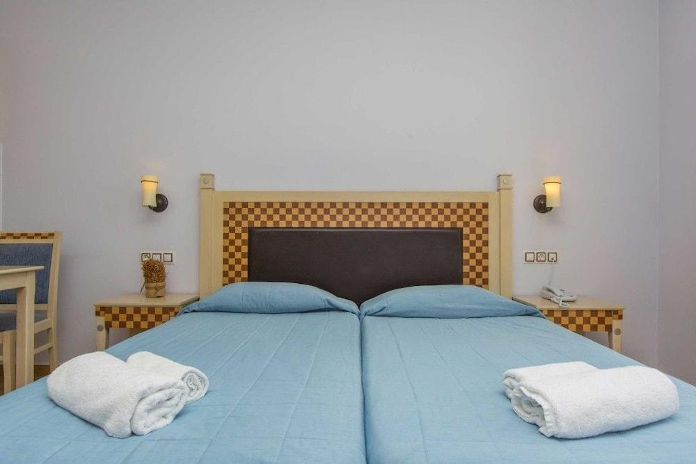 Pyrgos Beach 아기오스프로코피오스 외부 사진